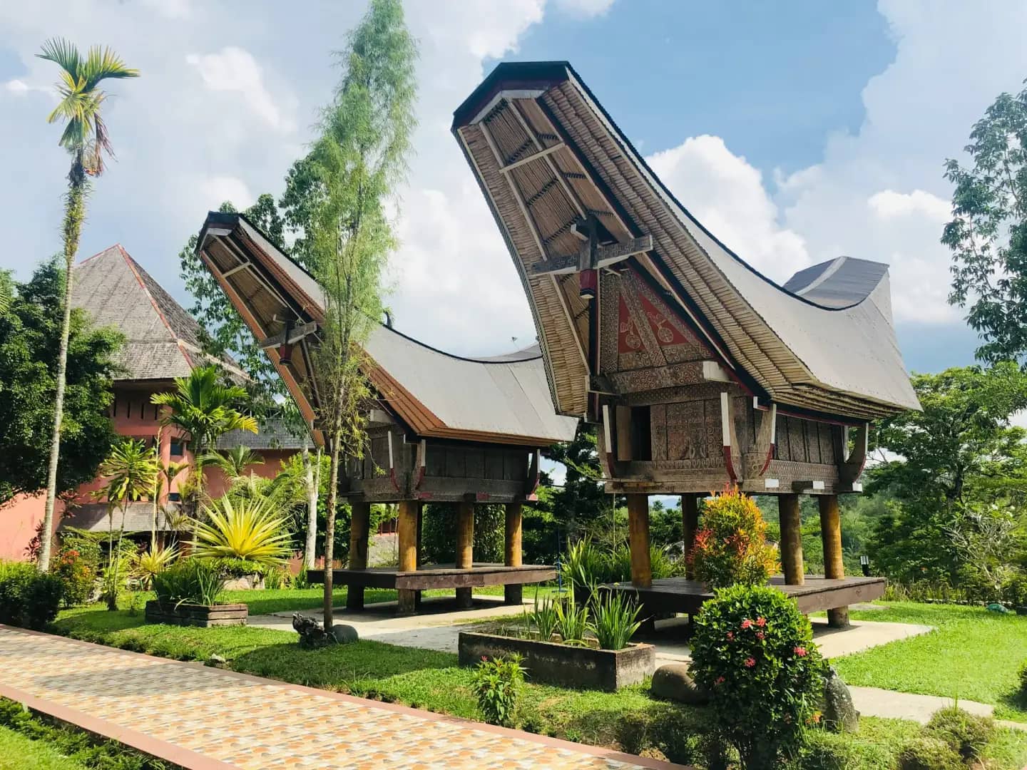 Sulawesi (Rammang-Rammang, Toraja & Banggai)